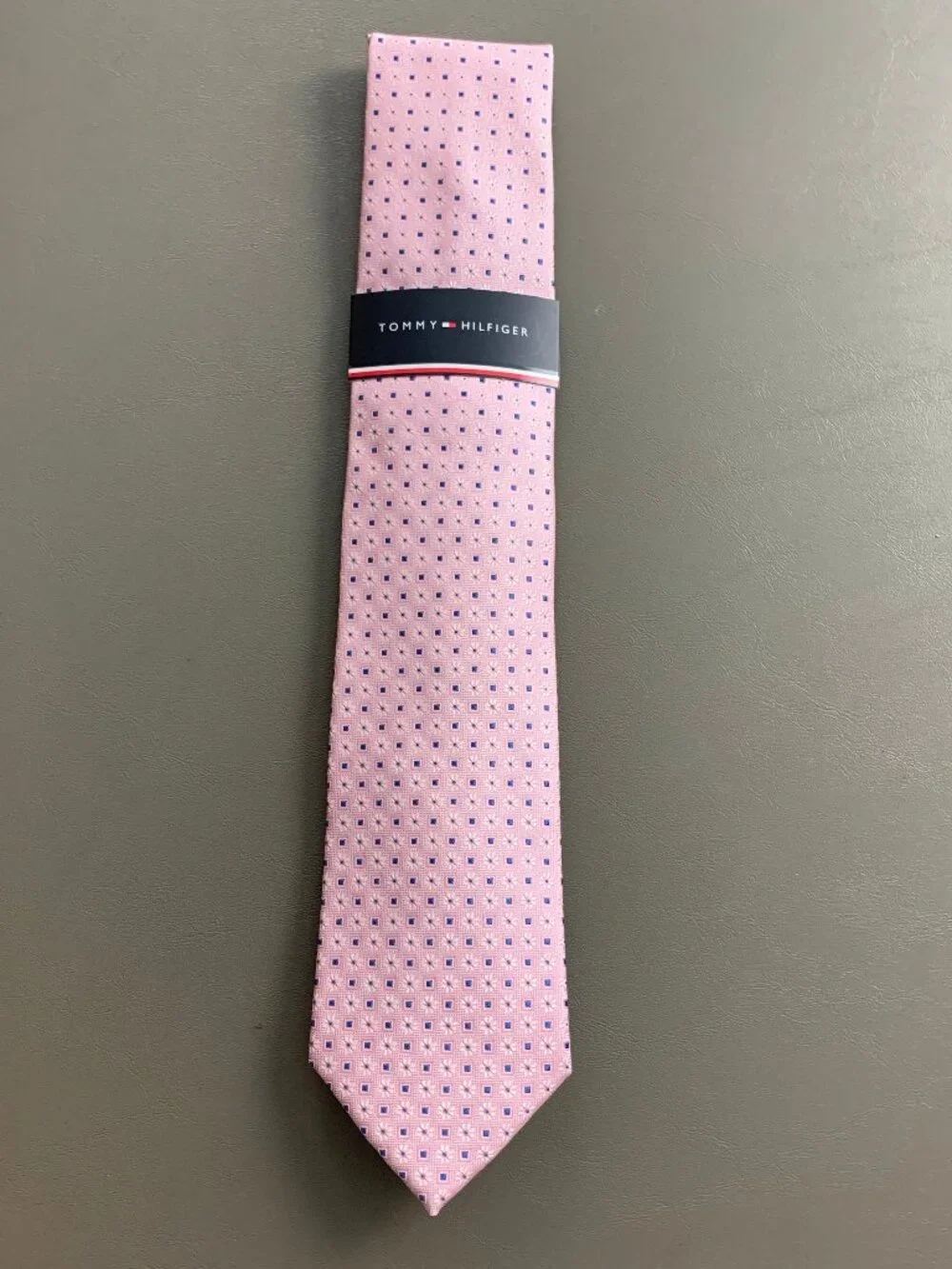 Tommy Hilfiger Men's 3'' Silk Blend Neck Tie, Pink Pinzolo Floral Neat, OS
